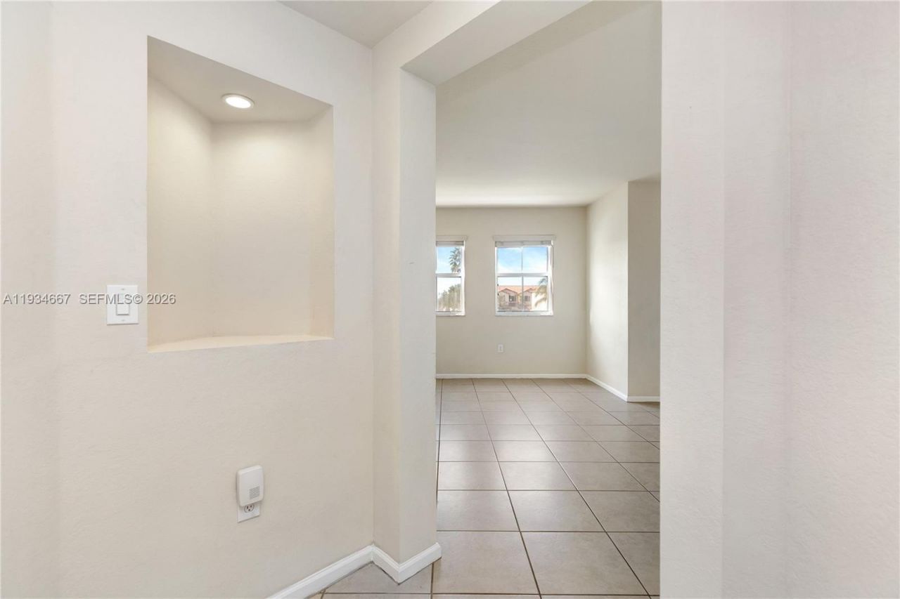 8760 NW 97th Ave, Unit 208, Doral, FL 33178 Photo