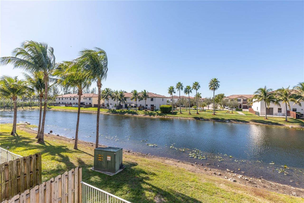 8760 NW 97th Ave, Unit 208, Doral, FL 33178 Photo