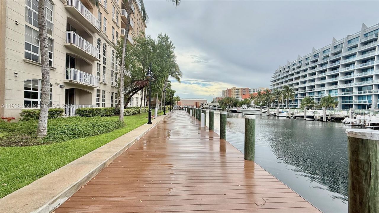 3001 NE 185th St, Unit 112, Aventura, FL 33180 Photo