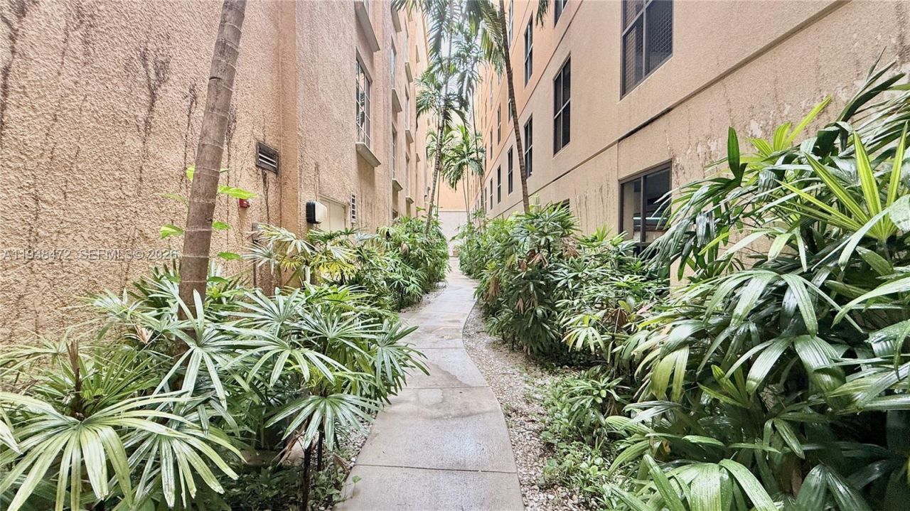 3001 NE 185th St, Unit 112, Aventura, FL 33180 Photo