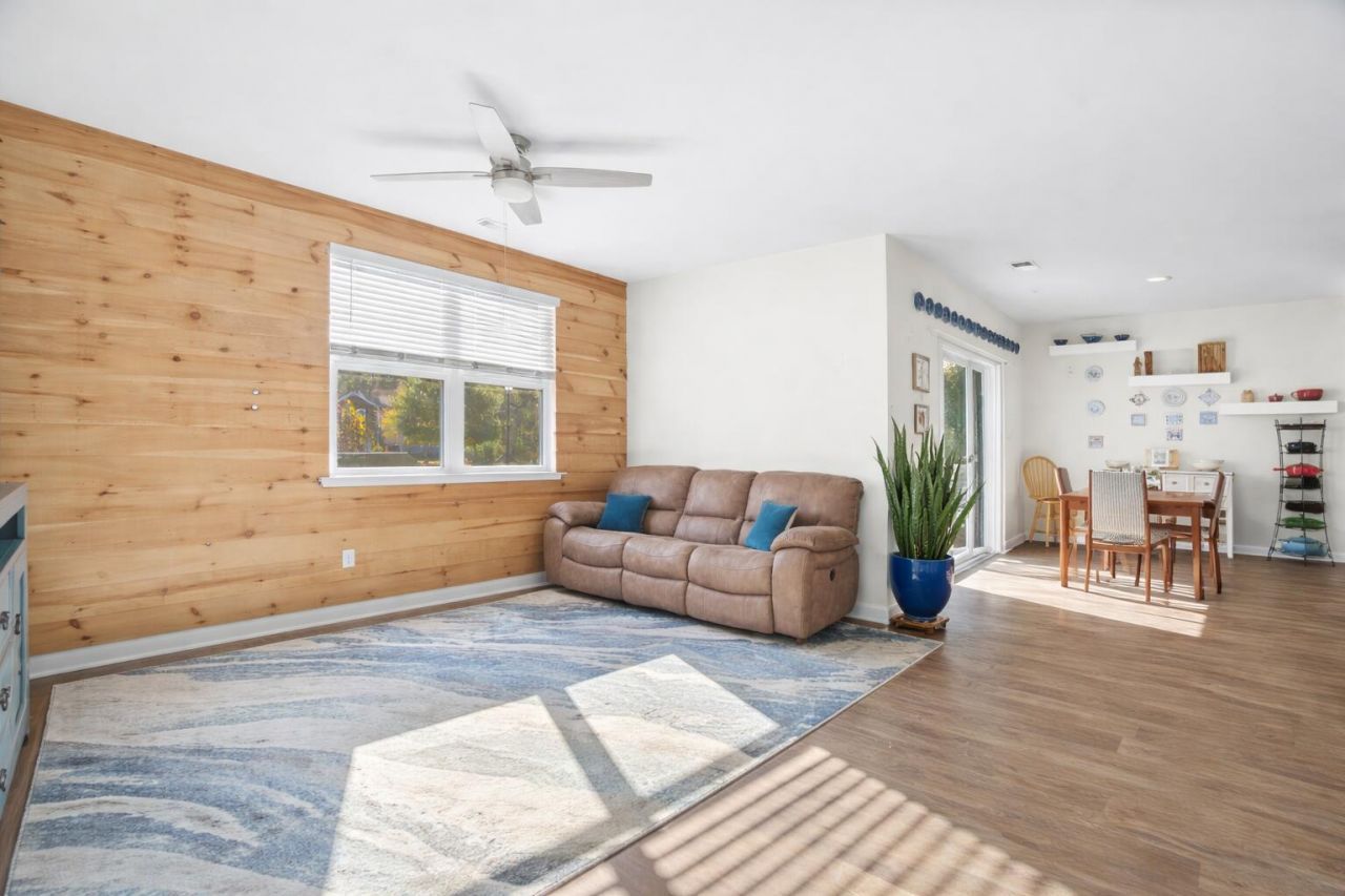 1846 Towne Street Photo 10