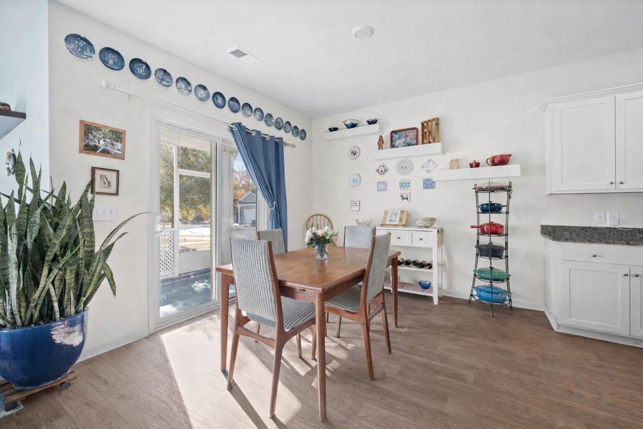 1846 Towne Street Photo 12