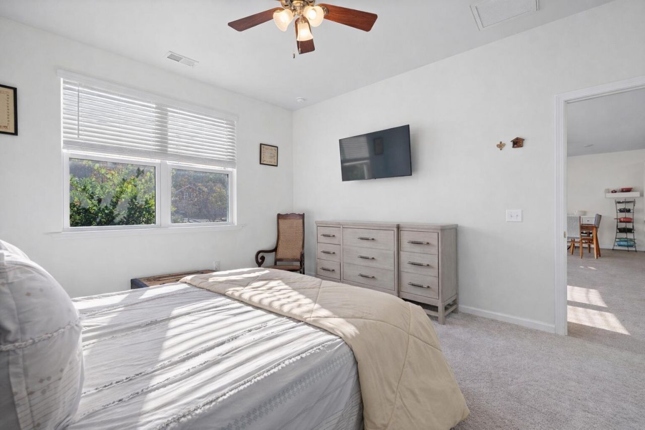 1846 Towne Street Photo 18