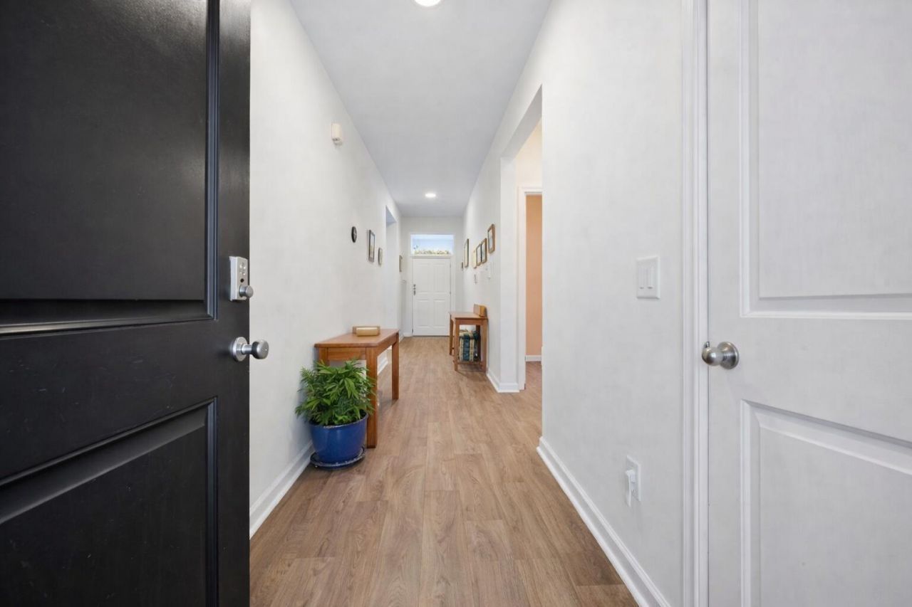 1846 Towne Street Photo 4