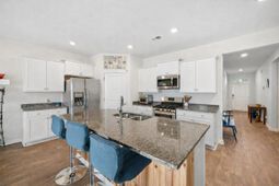 1846 Towne Street photo 4