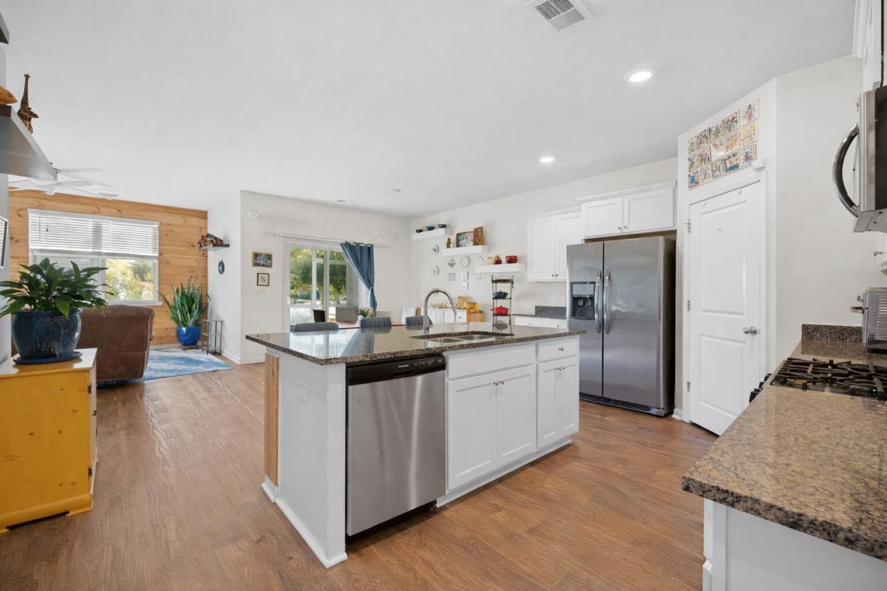 1846 Towne Street Photo 7