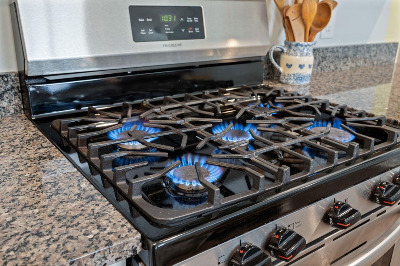 1846 Towne Street Photo 8