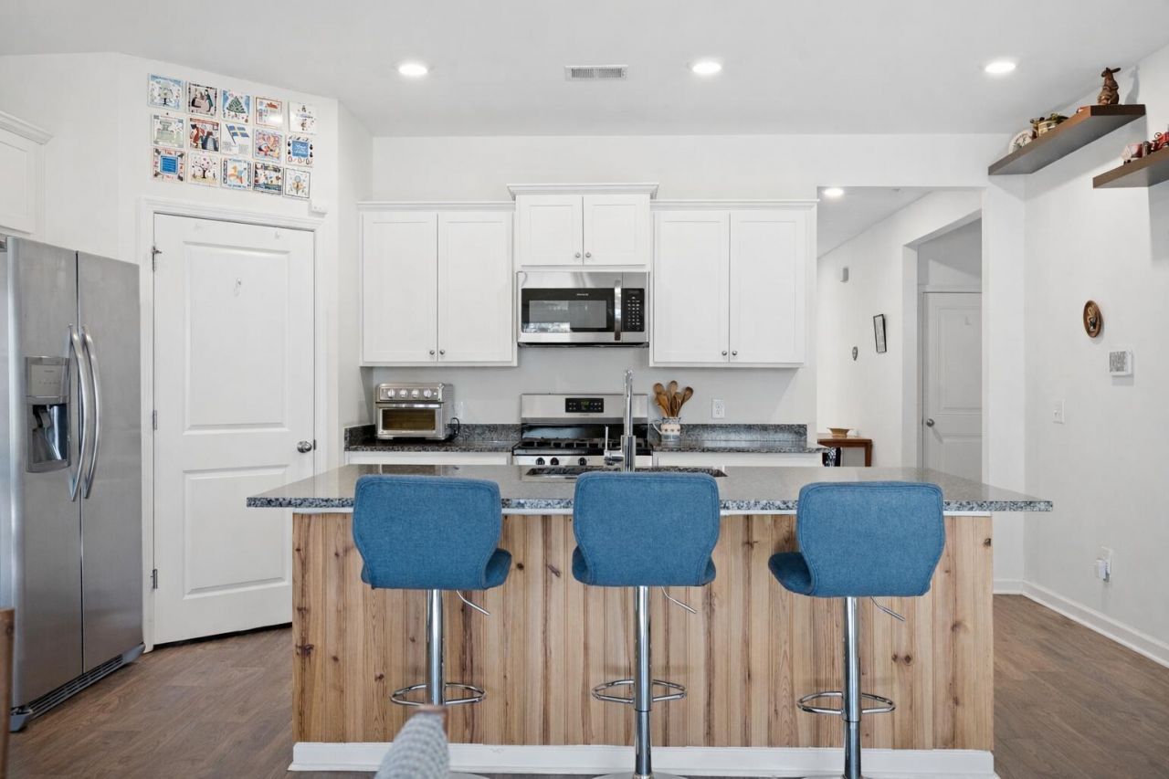 1846 Towne Street Photo 9