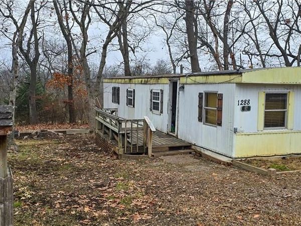 97 Oak Crest Drive, Linn Valley, KS 66040