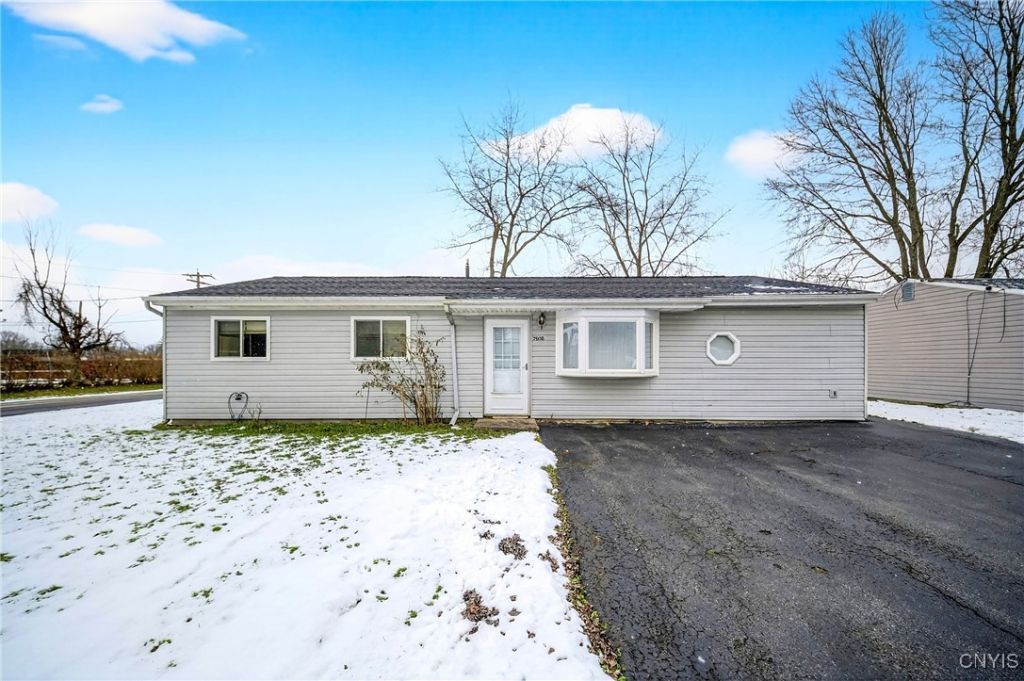 7908 Rinaldo Boulevard E, Bridgeport, NY 13030 Main Photo