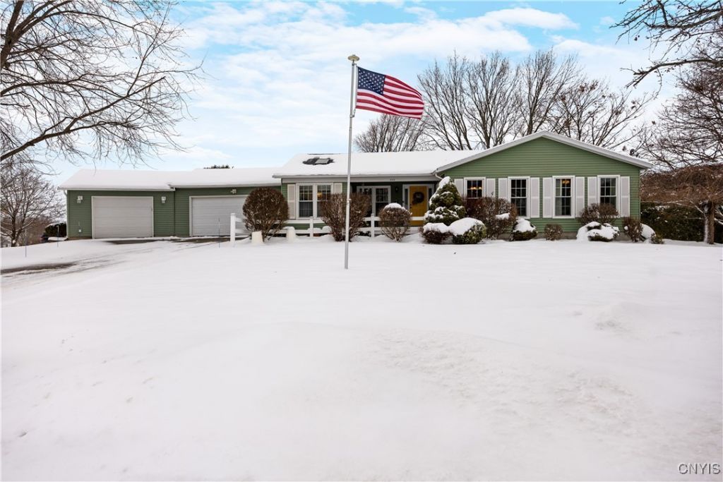 650 Patio Circle Drive, Oneida, NY 13421 Main Photo