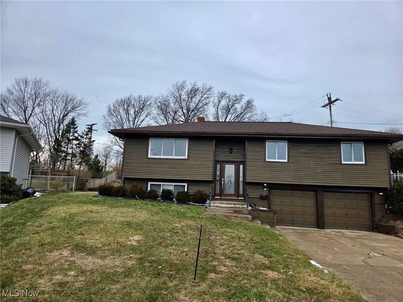 6180 Jamestown Drive, Parma, OH 44134 Photo 1