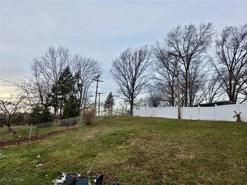 6180 Jamestown Drive, Parma, OH 44134 Photo 2