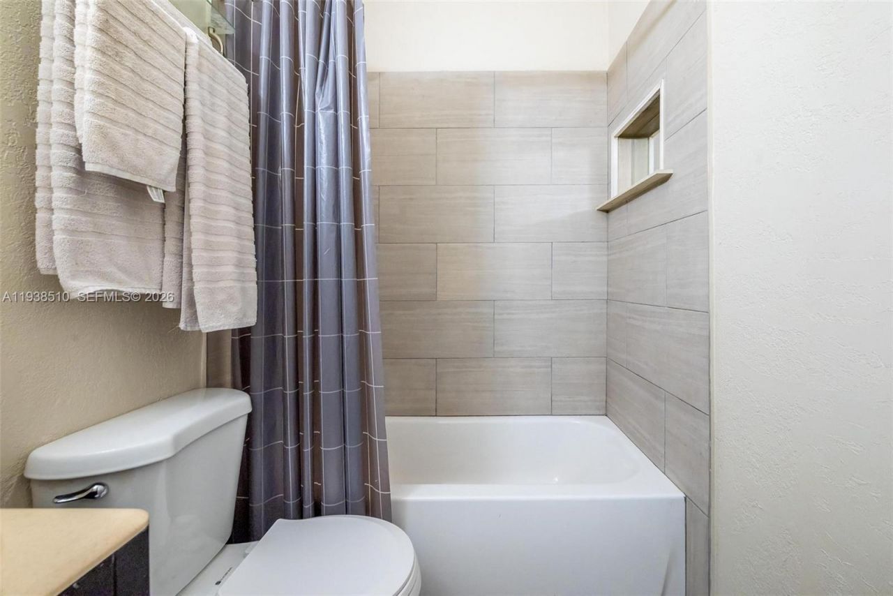 2350 Pecan Ct, Pembroke Pines, FL 33026 Photo