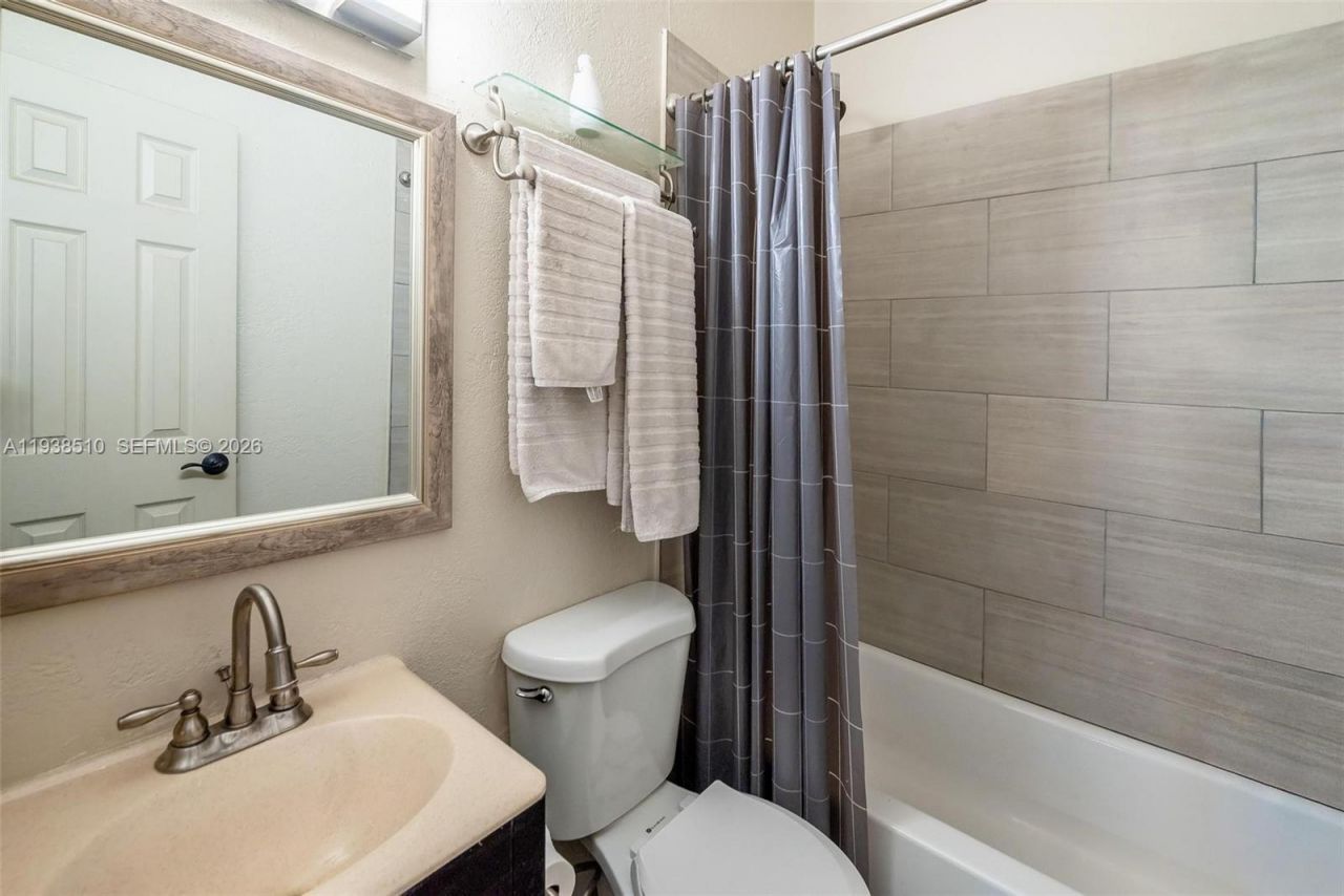 2350 Pecan Ct, Pembroke Pines, FL 33026 Photo