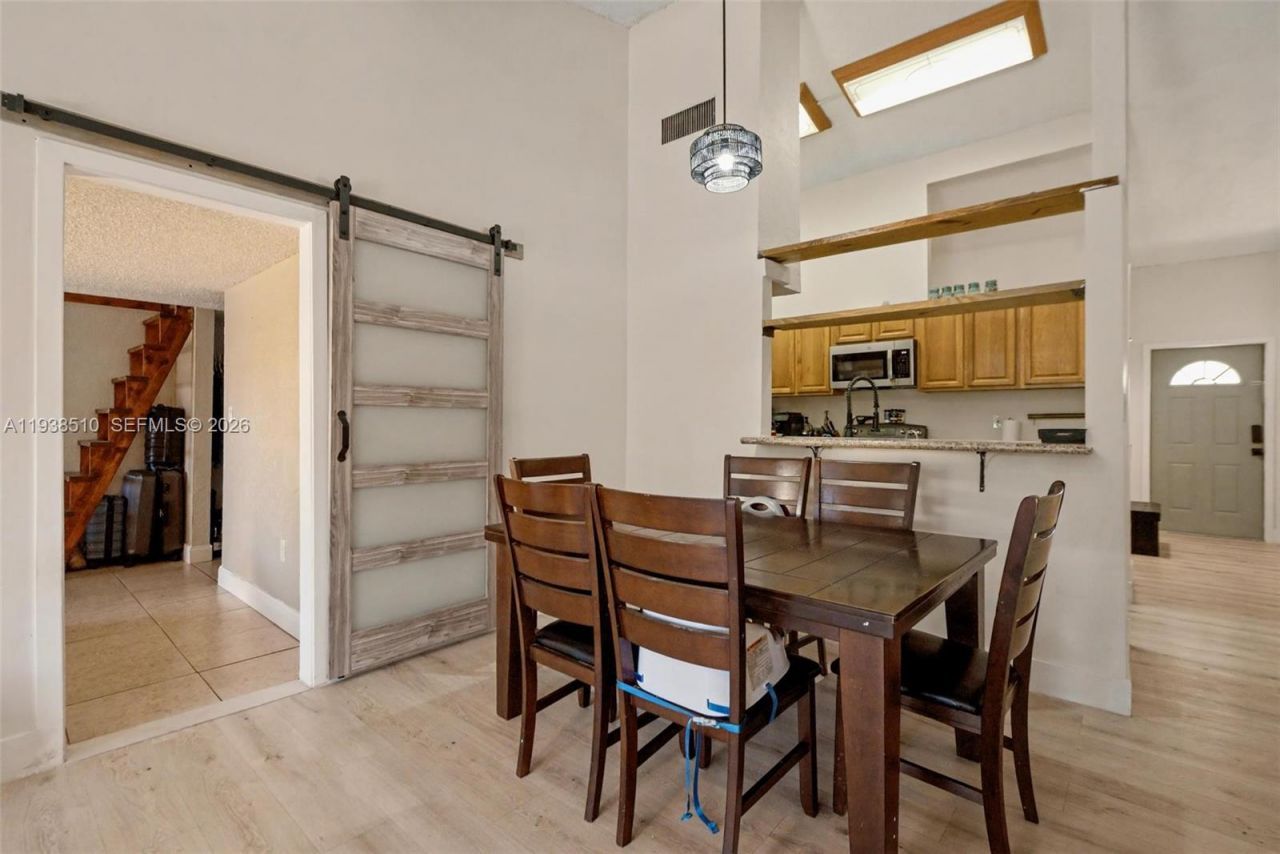 2350 Pecan Ct, Pembroke Pines, FL 33026 Photo