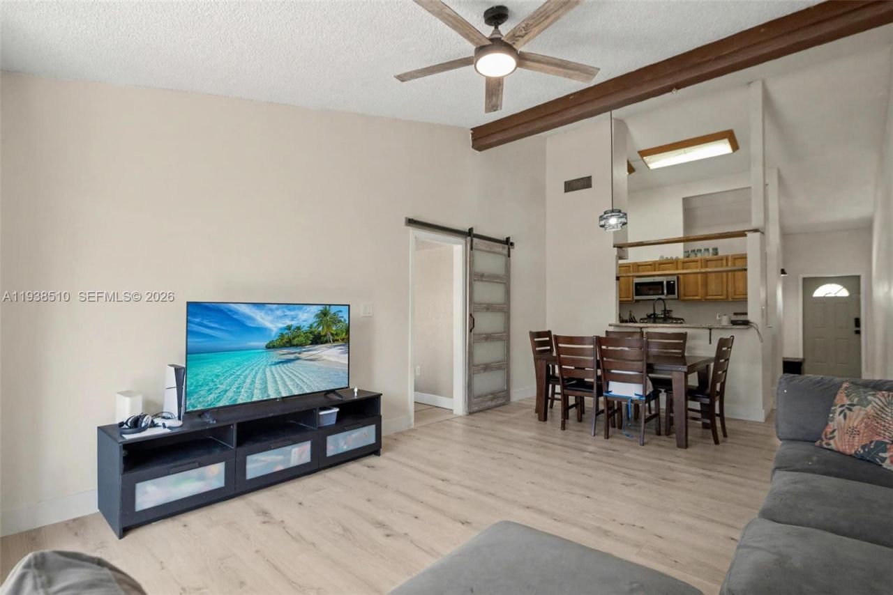 2350 Pecan Ct, Pembroke Pines, FL 33026 Photo