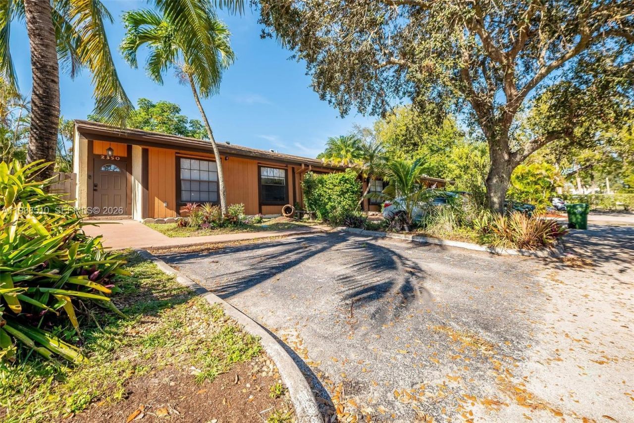 2350 Pecan Ct, Pembroke Pines, FL 33026 Photo