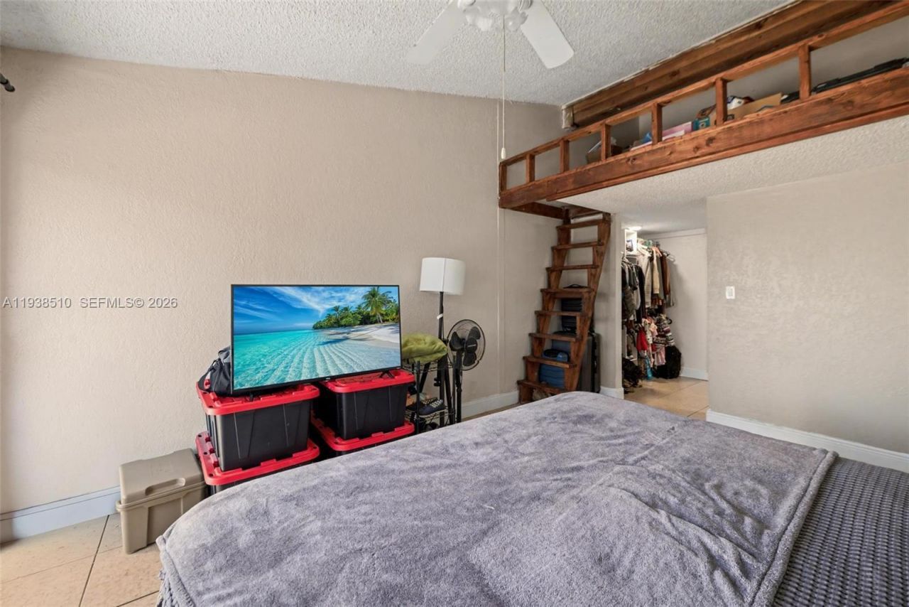 2350 Pecan Ct, Pembroke Pines, FL 33026 Photo