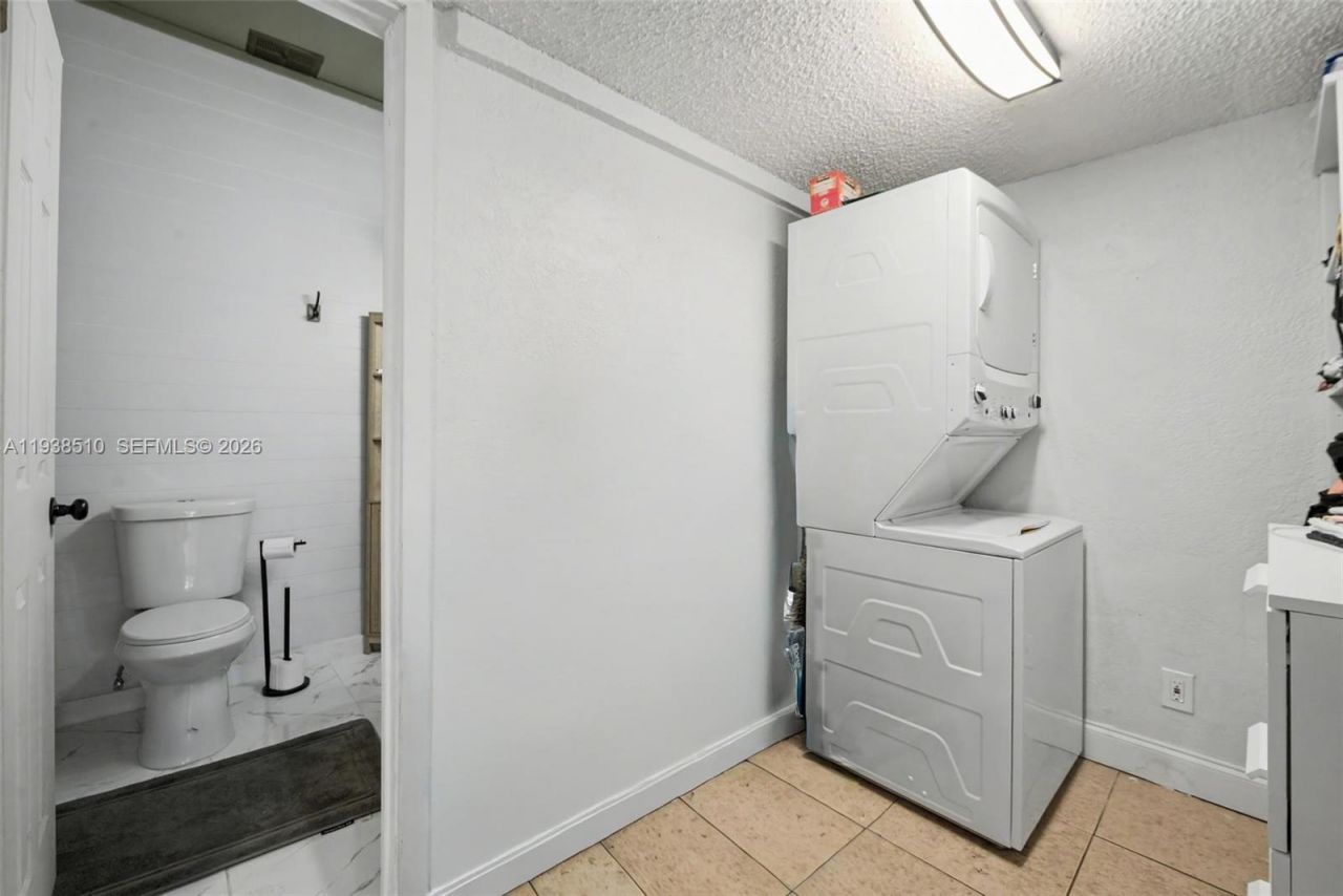 2350 Pecan Ct, Pembroke Pines, FL 33026 Photo