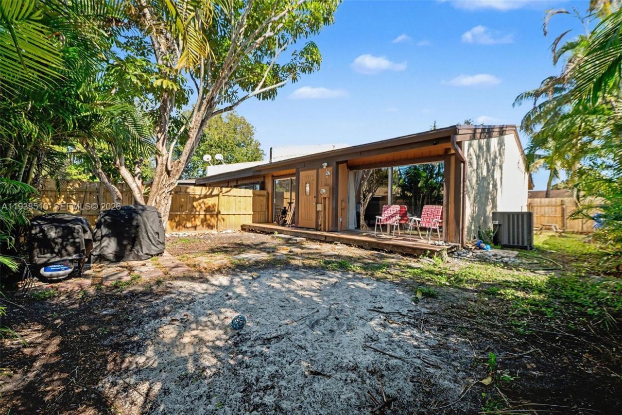 2350 Pecan Ct, Pembroke Pines, FL 33026 Photo