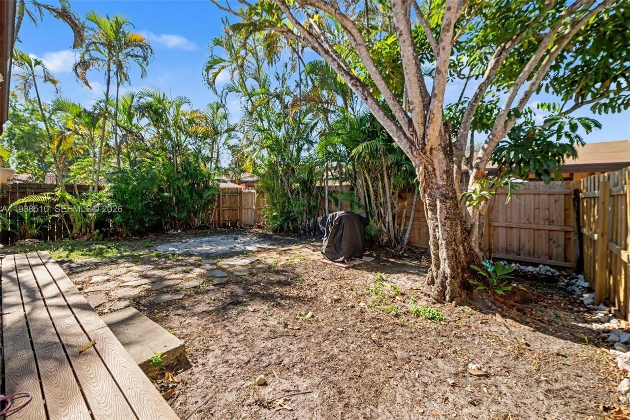 2350 Pecan Ct, Pembroke Pines, FL 33026 Photo