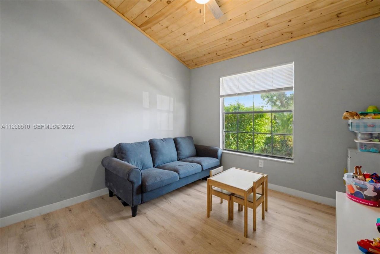 2350 Pecan Ct, Pembroke Pines, FL 33026 Photo