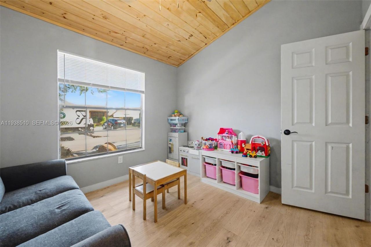 2350 Pecan Ct, Pembroke Pines, FL 33026 Photo