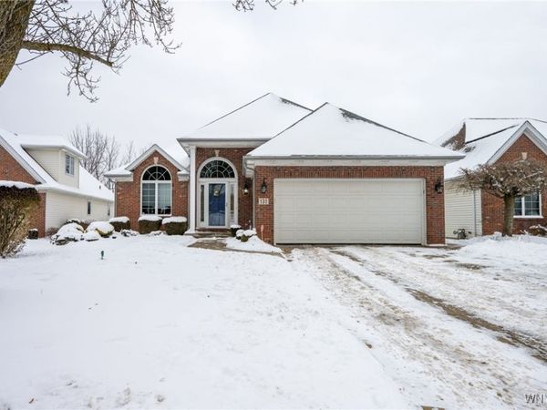 131 Thamesford Court, Williamsville, NY 14221