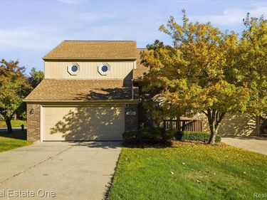2251 CRYSTAL Drive, Rochester Hills, MI 48309