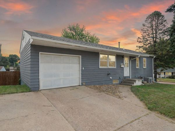 1444 S Bahnson Ave, Sioux Falls, SD 57103