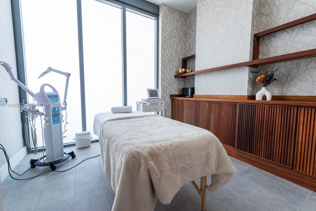 239 SW 9th St, Unit 2003, Miami, FL 33130 Photo