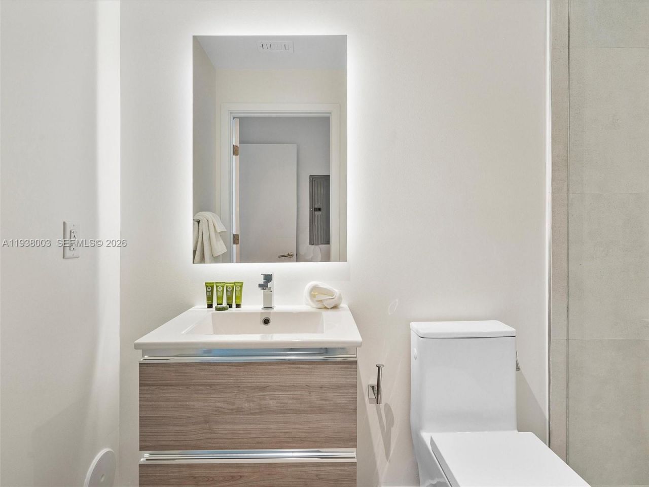 239 SW 9th St, Unit 2003, Miami, FL 33130 Photo