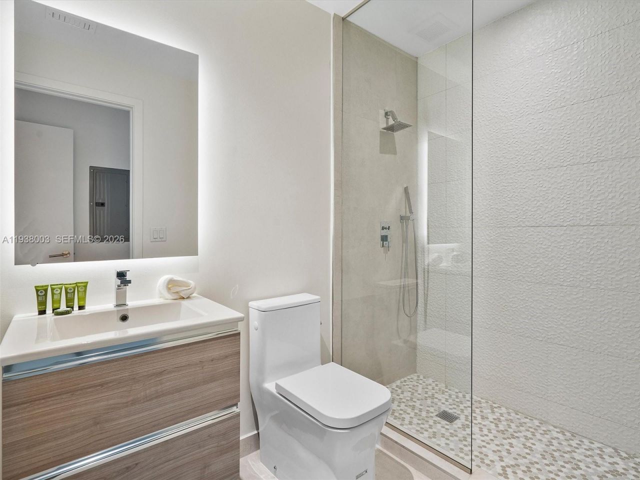 239 SW 9th St, Unit 2003, Miami, FL 33130 Photo