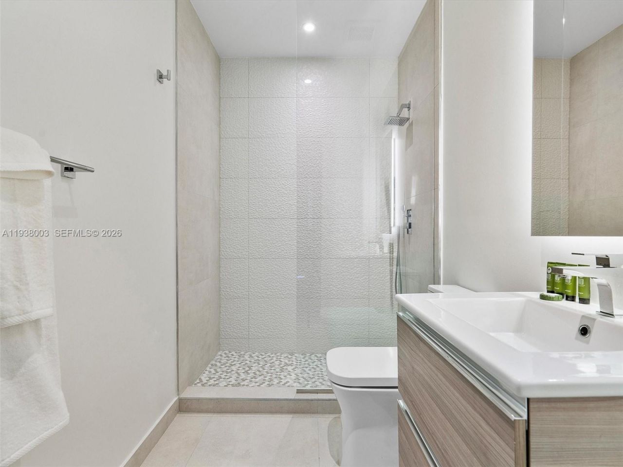 239 SW 9th St, Unit 2003, Miami, FL 33130 Photo