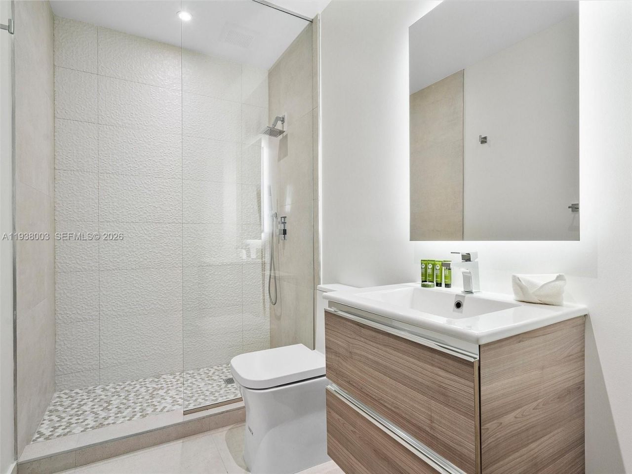 239 SW 9th St, Unit 2003, Miami, FL 33130 Photo