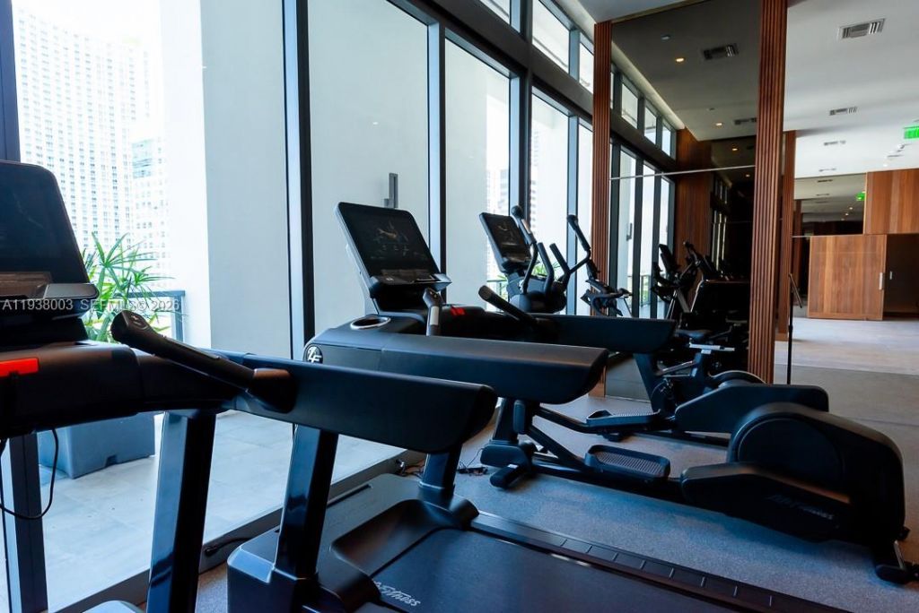 239 SW 9th St, Unit 2003, Miami, FL 33130 Photo