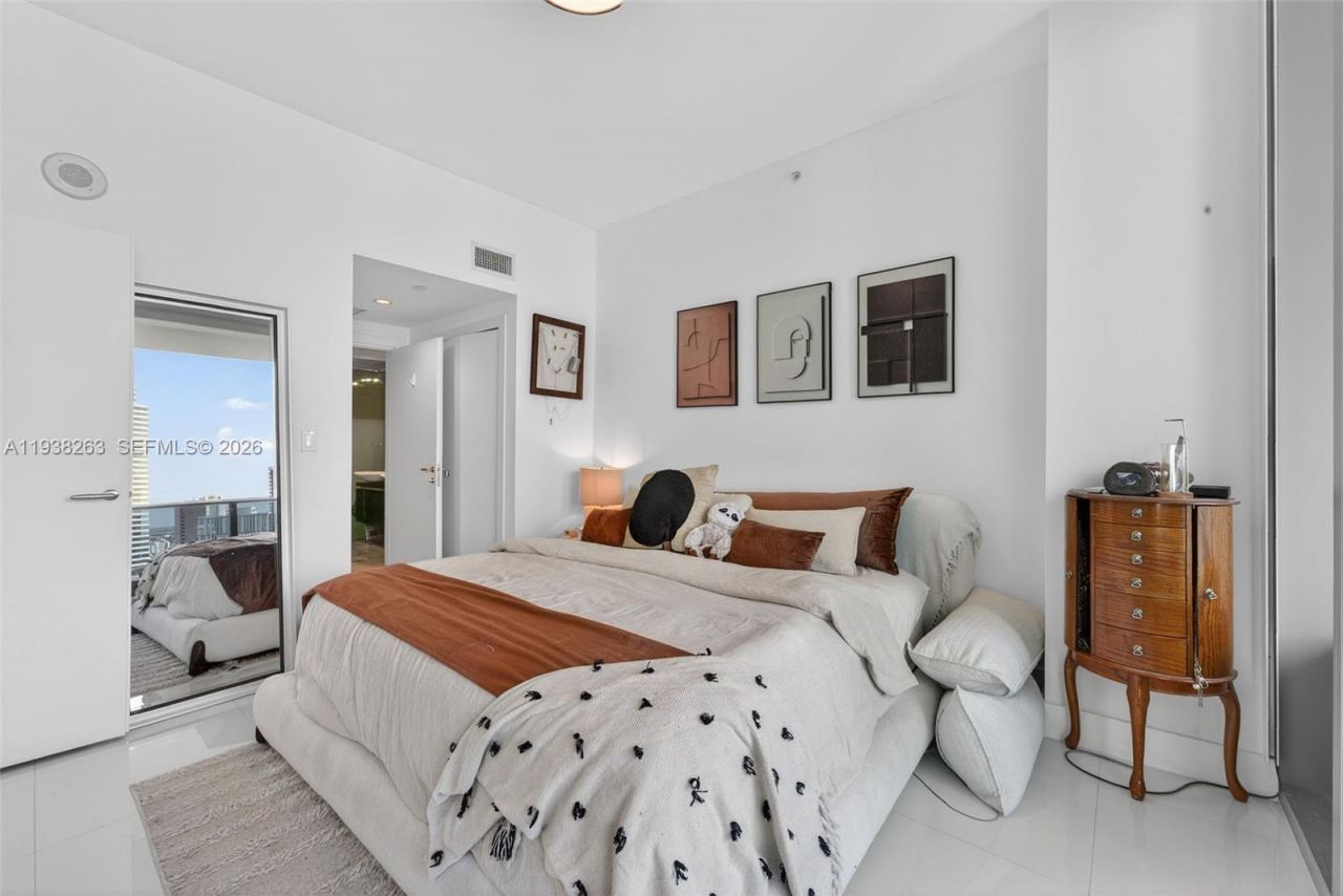 200 Biscayne Boulevard Way, Unit 4414, Miami, FL 33131 Photo