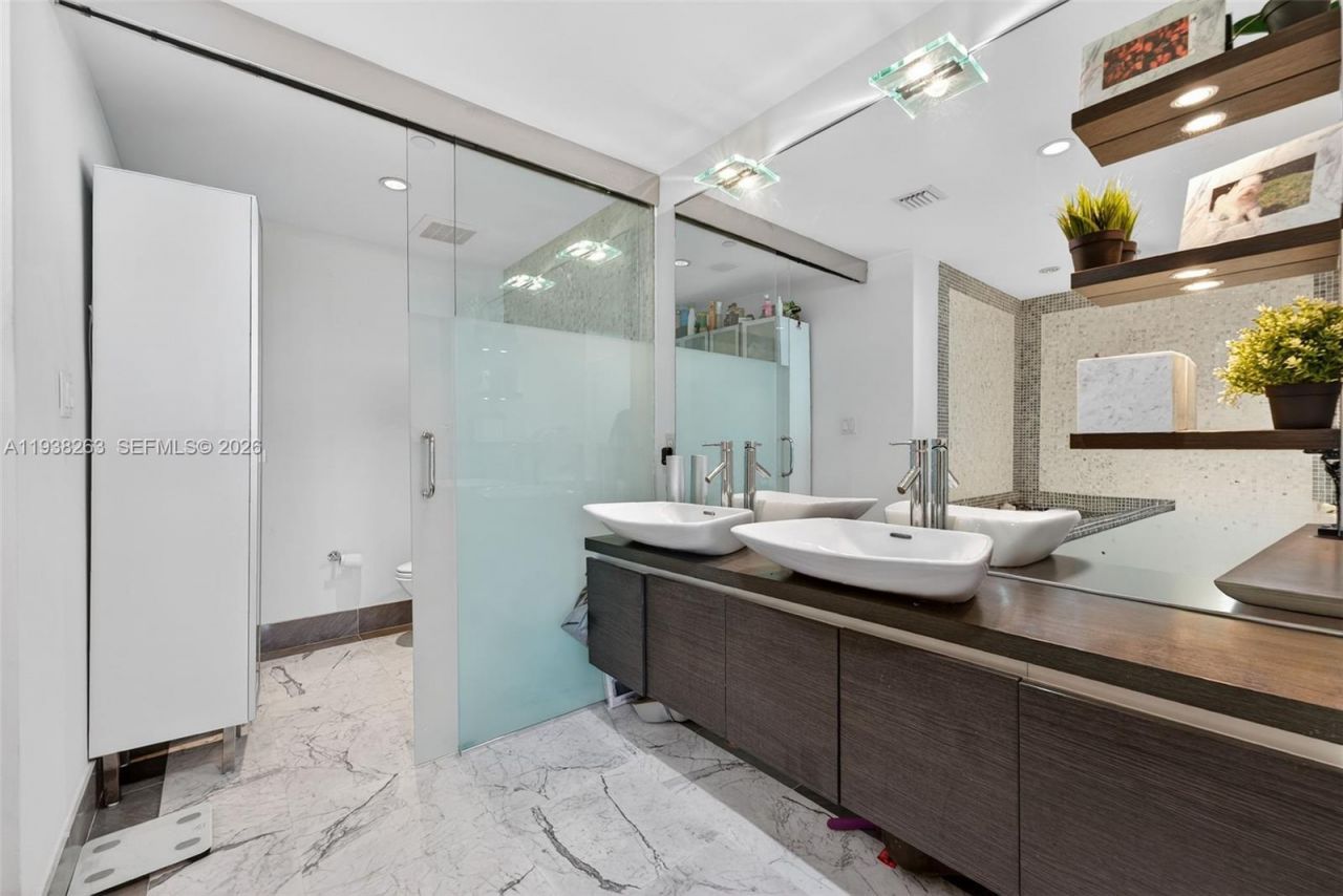 200 Biscayne Boulevard Way, Unit 4414, Miami, FL 33131 Photo