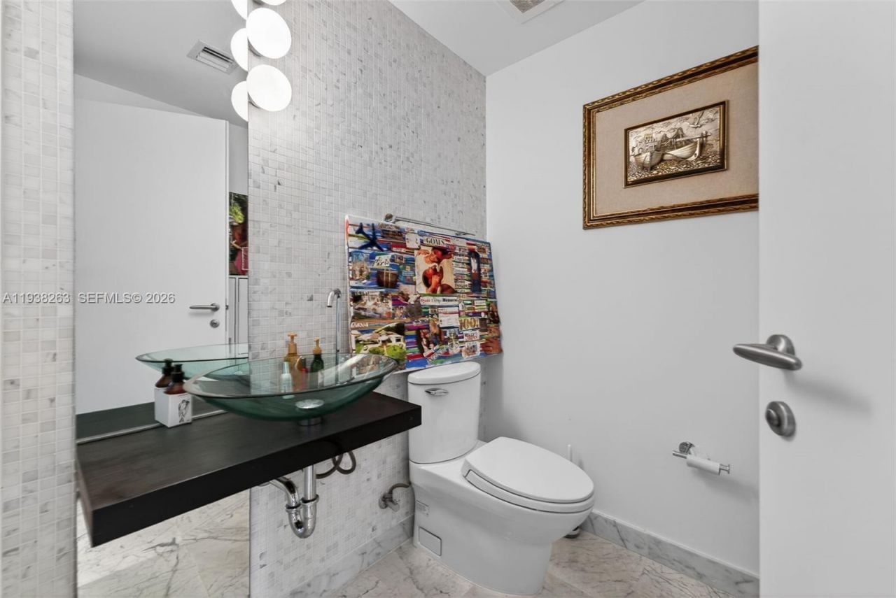 200 Biscayne Boulevard Way, Unit 4414, Miami, FL 33131 Photo