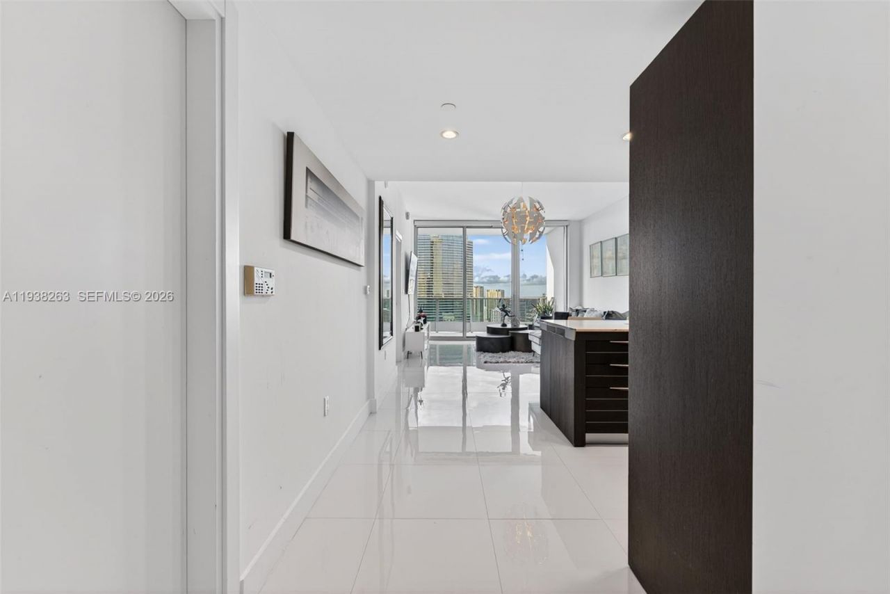 200 Biscayne Boulevard Way, Unit 4414, Miami, FL 33131 Photo