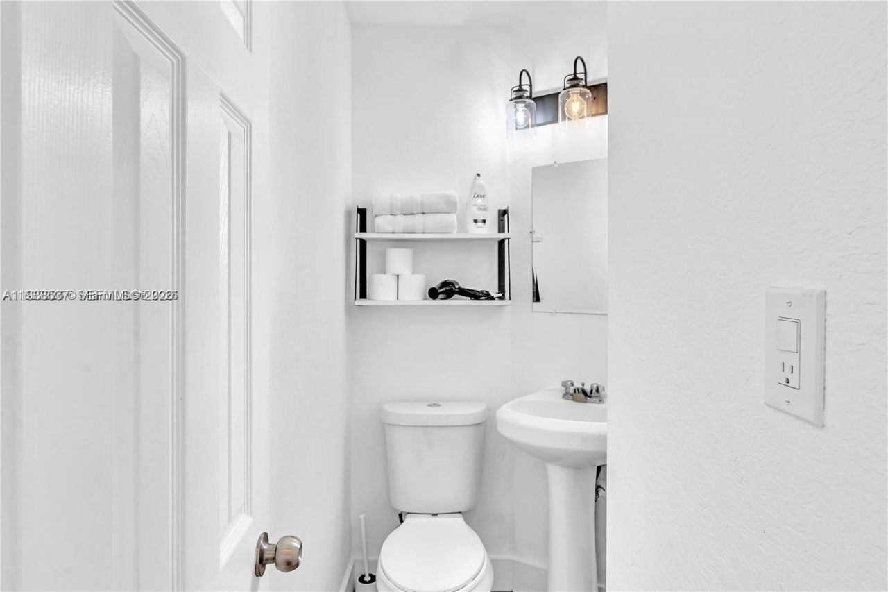 3920 Garden Ave , Unit 14, Miami Beach, FL 33140 Photo