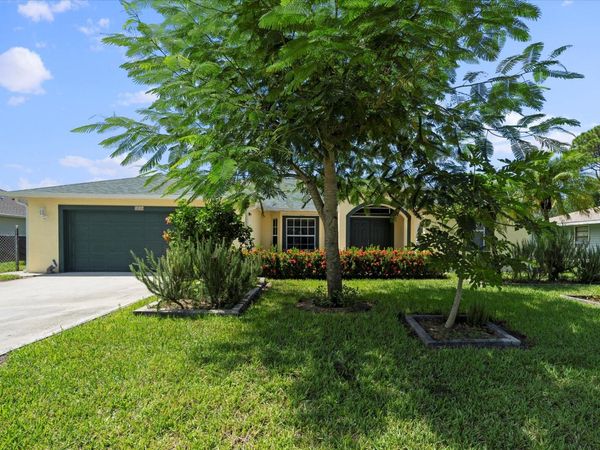 324 NE Gladiola Avenue, Port St. Lucie, FL 34983