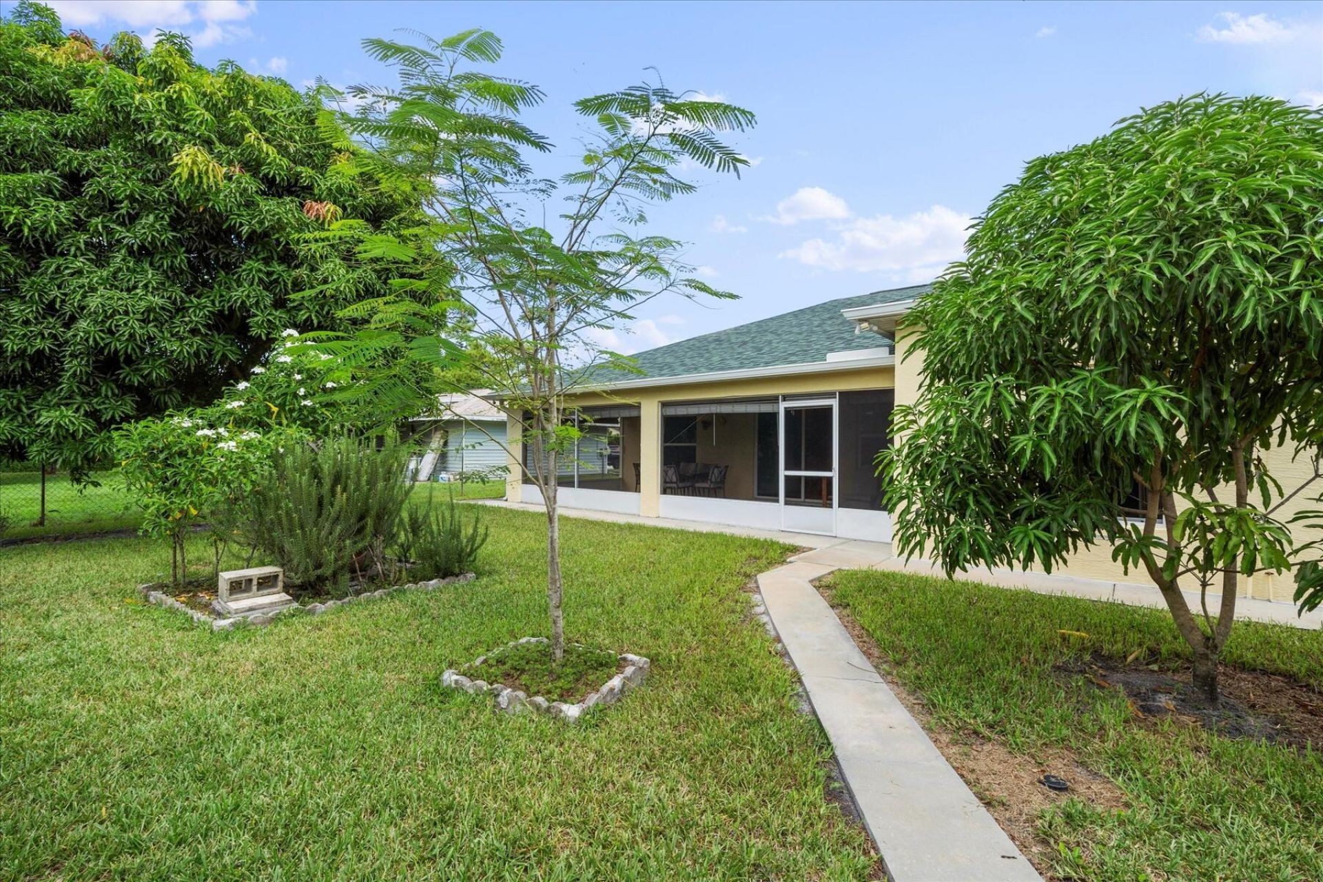 324 NE Gladiola Avenue, Port Saint Lucie, FL 34983 Photo