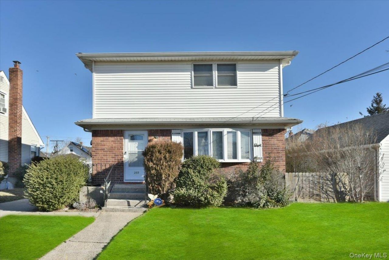 233 Meyer Avenue, Valley Stream, NY 11580 Main Photo