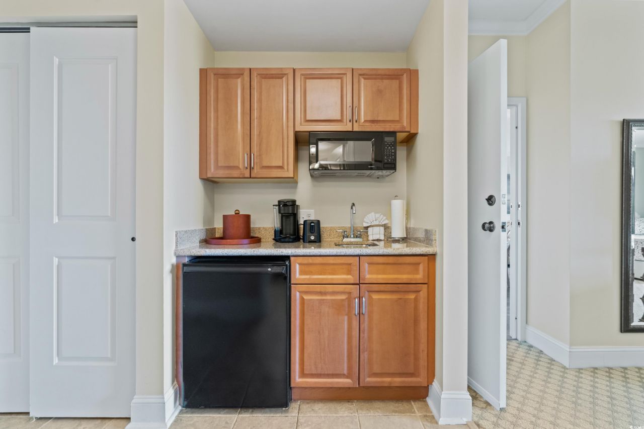 8121 Amalfi Pl. Photo 29