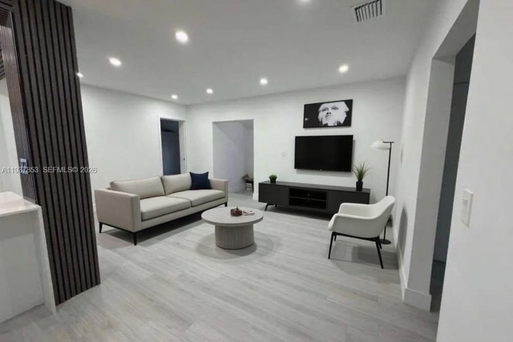 854 NW 76th St, Miami, FL 33150 Photo