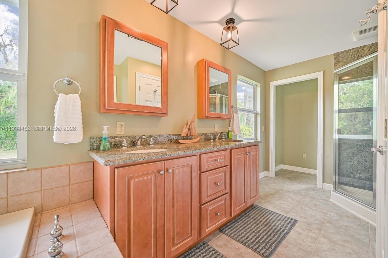 671 Live Oak Ln, La Belle, FL 33935 Photo