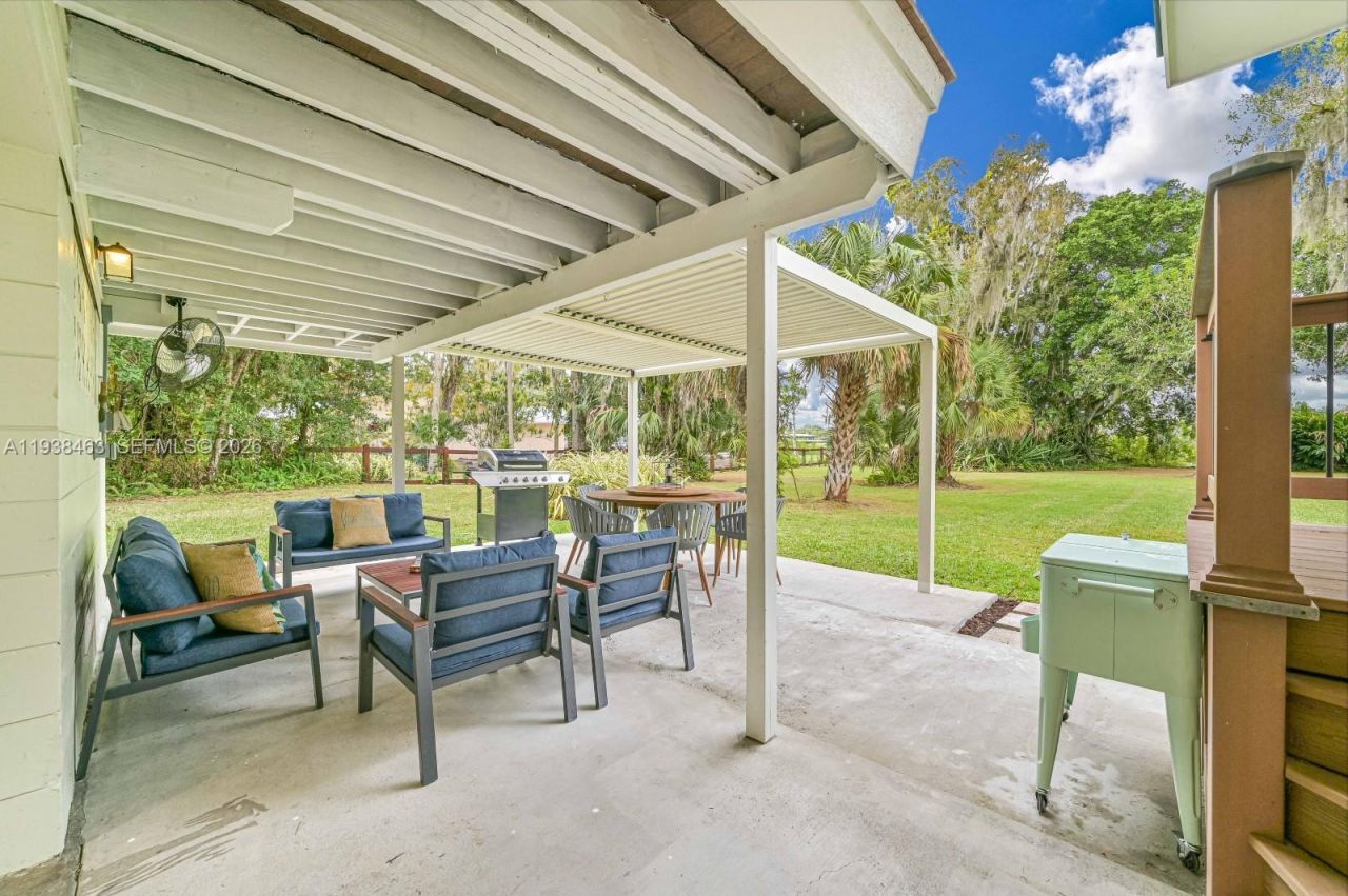 671 Live Oak Ln, La Belle, FL 33935 Photo