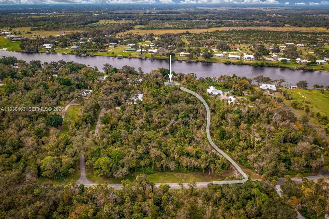 671 Live Oak Ln, La Belle, FL 33935 Photo